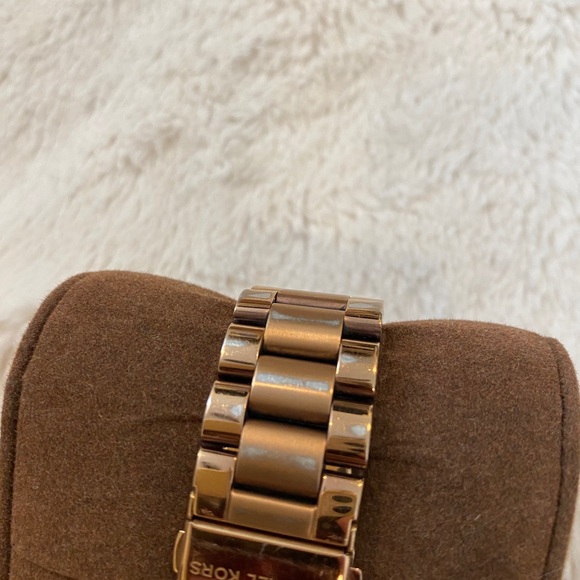 Michael kors rose gold watch - Picture 4 of 4